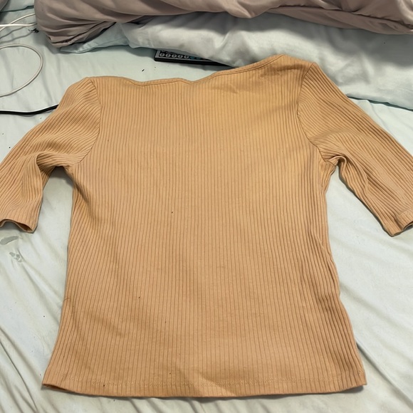 Tan medium sleeve top - Picture 2 of 2